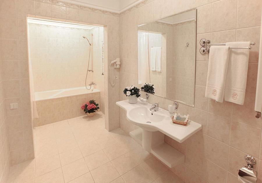 Гранде Петтине Hotel โอเดสซา ภายนอก รูปภาพ